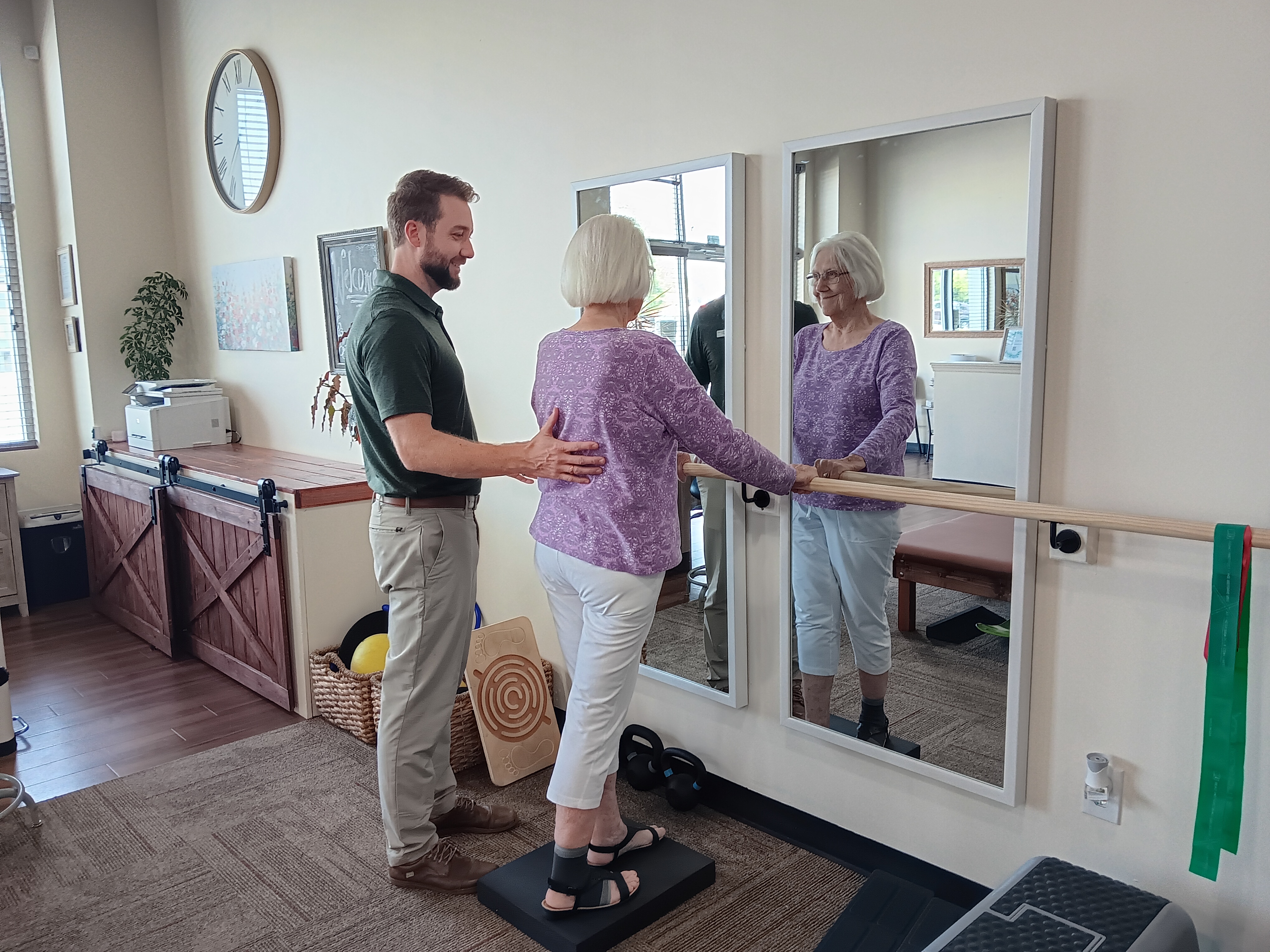 Best physical therapy near me, pain relief, low back and neck pain relief, stretches for pain and sore muscles, stiff neck, sciatic pain relief, knee pain, knee arthritis