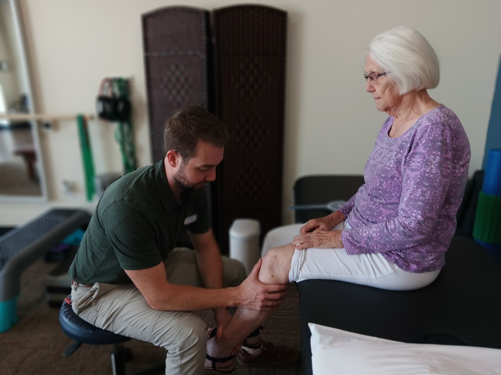 Starting Simple: Easy Exercises for Knee Pain Relief Recommended by Physical Therapists