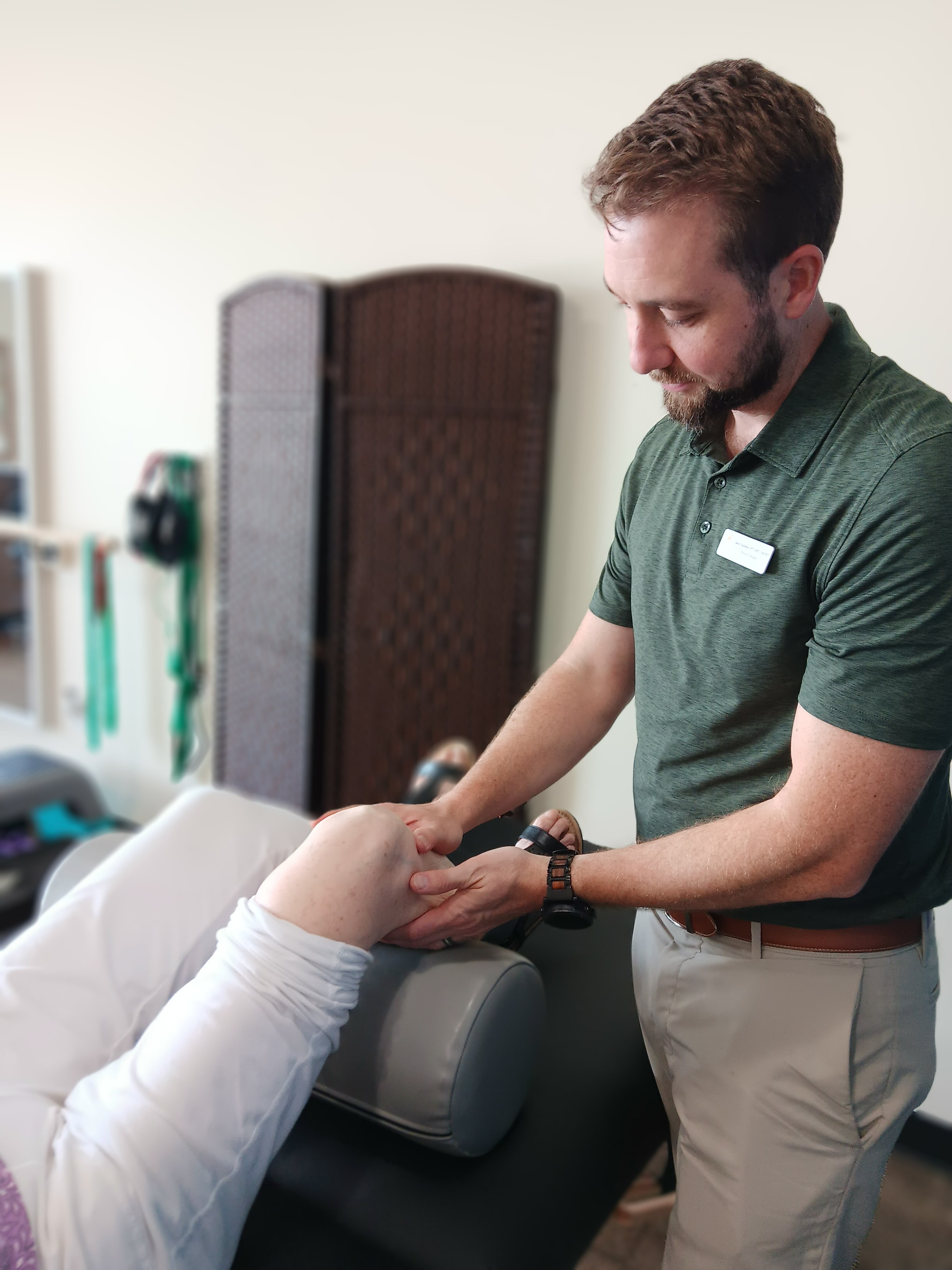 Knee and arthritis pain relief and treatment and Salisbury Physical Therapy
